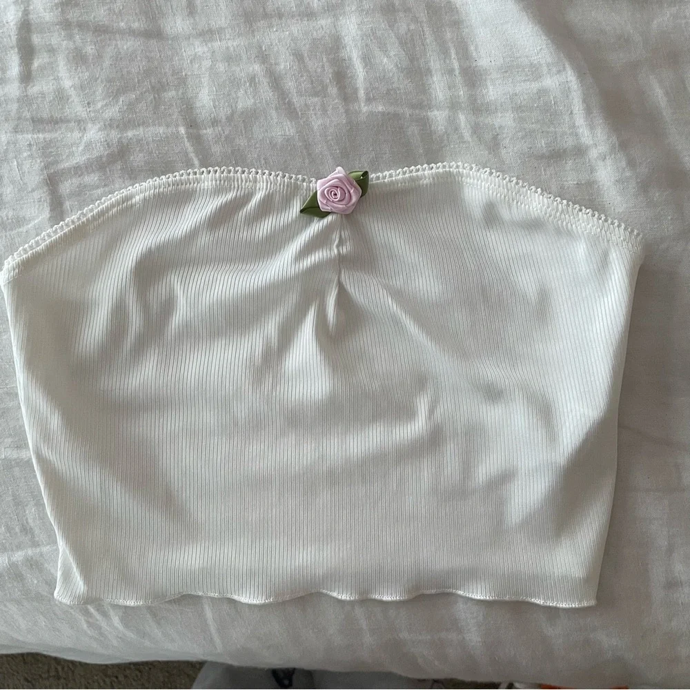 STRAPLESS FLOWER WHITE TOP - Picture 2 of 2